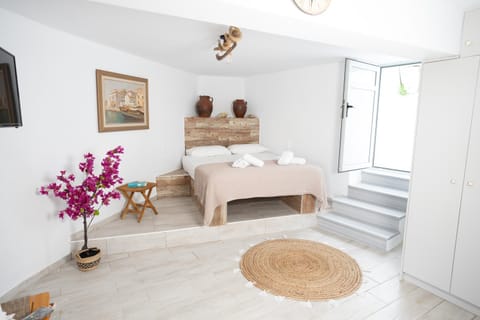 Bed, Living room, Photo of the whole room, Bedroom