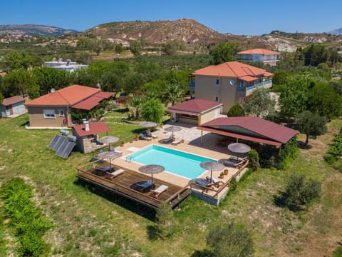 Property building, Garden, Swimming pool