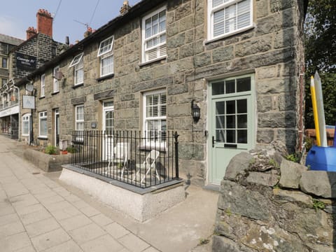 Llawenfan House in Criccieth