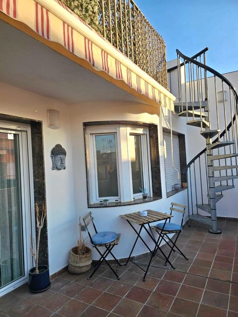 Patio, Day, Balcony/Terrace