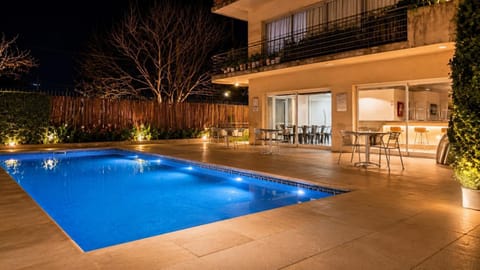 Property building, Spring, Night, Natural landscape, Winter, Summer, Solarium, Pool view, Swimming pool, internet, sunbed
