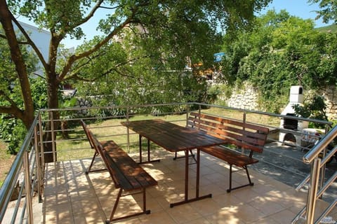 Location, children, Family