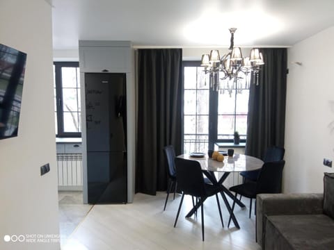 Kitchen or kitchenette, Living room, Seating area, Dining area
