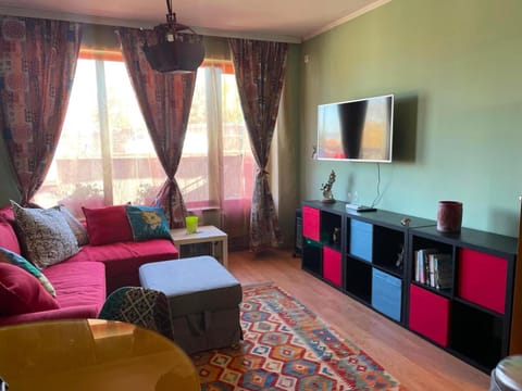 Bed, TV and multimedia, Living room, Seating area