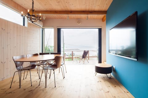 Natural landscape, TV and multimedia, Dining area