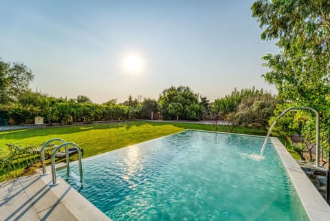 Property building, Day, Natural landscape, Summer, Garden, Garden view, Pool view, Swimming pool, sunbed