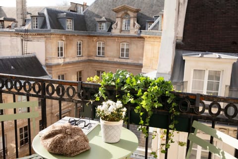 View (from property/room), Balcony/Terrace, Food and drinks, Dining area, Food, City view, Breakfast
