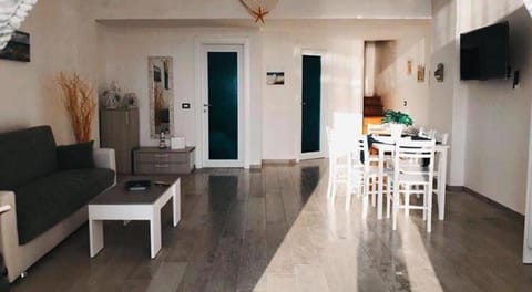 Lounge or bar, Seating area