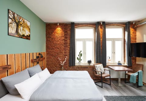 Communal lounge/ TV room, Bed, Photo of the whole room, Seating area, Bedroom, hair dresser