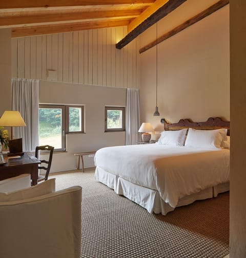 Bed, Bedroom, Garden view