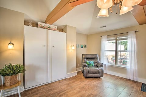 Cozy Ironton Cabin with Shared Pool and Private Patio! Cabin in Ozark Mountains