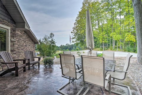 Modern Arcadia Farmhouse on 80 Acres with Fire Pit! House in Michigan