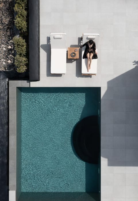Property building, Day, Pool view, Swimming pool