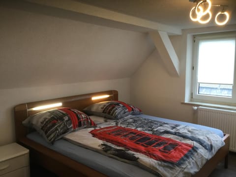 Bedroom, towels
