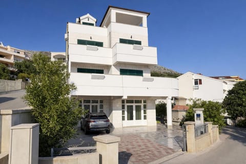 Property building, Parking