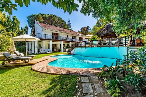 Property building, Patio, Spring, Day, Garden, Garden view, Pool view, Swimming pool, sunbed