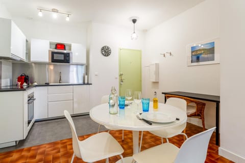 Seating area, Dining area, dishwasher, stove