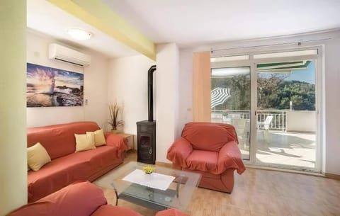 Living room, Seating area, air conditioner