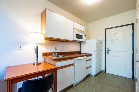 Sierra Vista studio apartment with full kitchen and King Bed Apartment in Sierra Vista