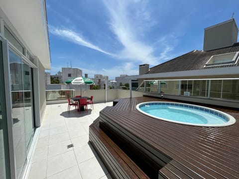 View (from property/room), Balcony/Terrace, Dining area, Garden view, Landmark view, Swimming pool, Inner courtyard view