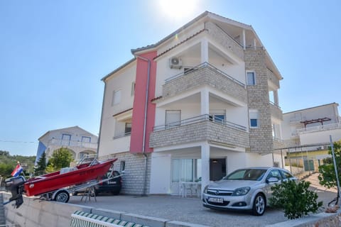 Property building, Facade/entrance, Parking