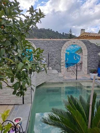 Swimming pool, Swimming pool