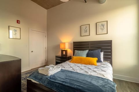 McCormick Place Luxurious and Spacious 3BR in Downtown Chicago with Optional Parking Sleeps 10 guests Apartment in South Loop