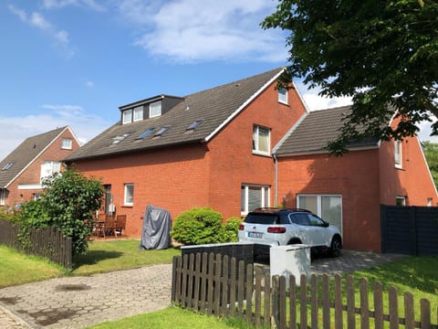 Property building, BBQ facilities, Balcony/Terrace