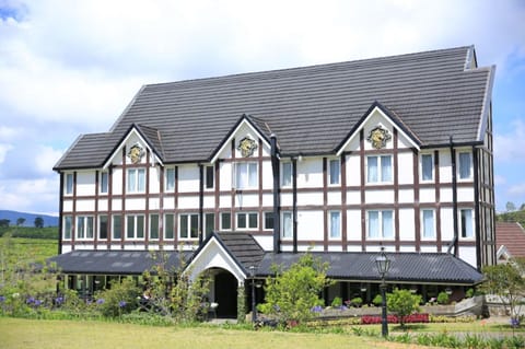 Property building, Day, Garden