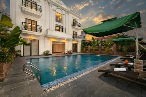 Swimming pool, Swimming pool