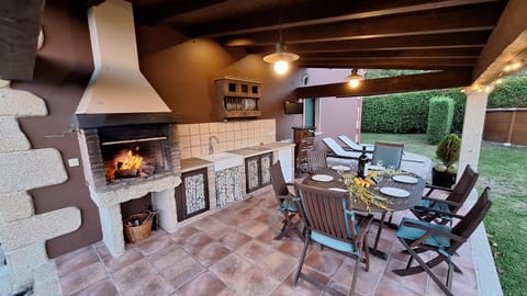 Chalet Rural Toñita 400 m playa piscina barbacoa chimenea House in O Morrazo