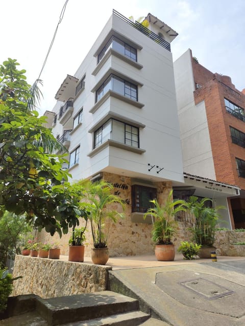 Property building, Day
