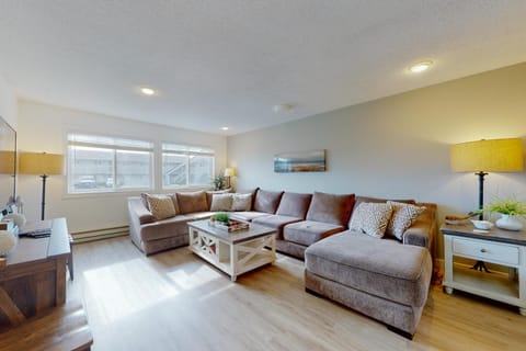 Grand Pacific House in Rockaway Beach