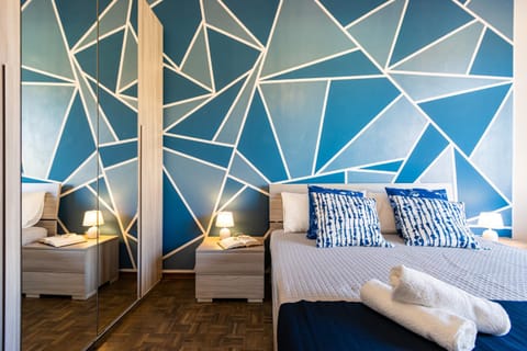 Bed, Other, Photo of the whole room, Decorative detail, Bedroom