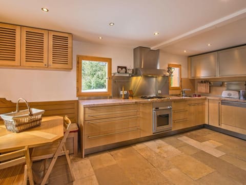 Chalet spacieux près des pistes avec terrasse sud - FR-1-565-36 Chalet in Les Allues