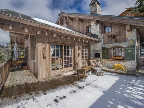 Chalet authentique et spacieux avec jacuzzi et hammam, près du centre de Méribel - FR-1-565-40 Chalet in Les Allues