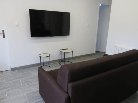 Appartement rénové 3* avec WIFI, centre-ville Perros-Guirec, proche plages et commerces - FR-1-368-263 Apartment in Perros-Guirec