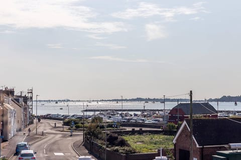 Reel Time - Beautiful Townhouse a Stone's Throw from Poole Quay House in Poole