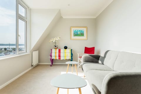 Reel Time - Beautiful Townhouse a Stone's Throw from Poole Quay House in Poole