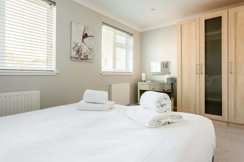 Reel Time - Beautiful Townhouse a Stone's Throw from Poole Quay House in Poole