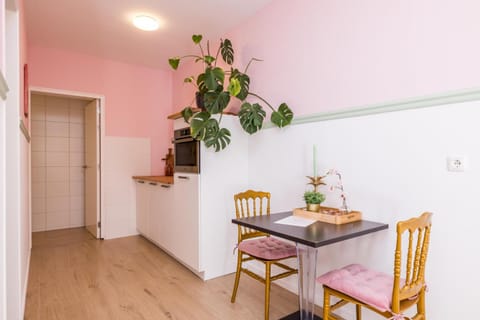 Bed & Stay Kersenbloesem Apartment in Limburg (province)