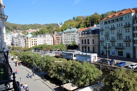 Balcony/Terrace, Street view