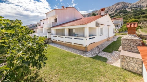 Patio, Facade/entrance, Balcony/Terrace