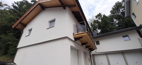 Property building, Summer, Balcony/Terrace