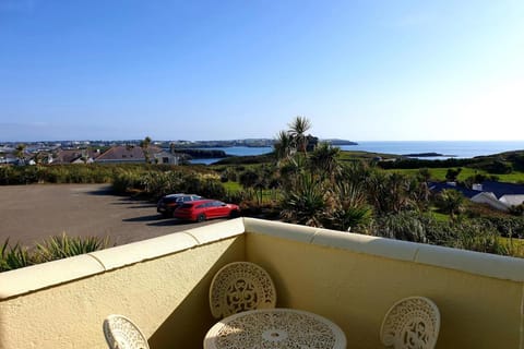 15 The CLIFF APARTMENT-2 BED- SEA VIEW House in Trearddur Bay