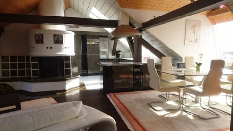 Seating area, Dining area
