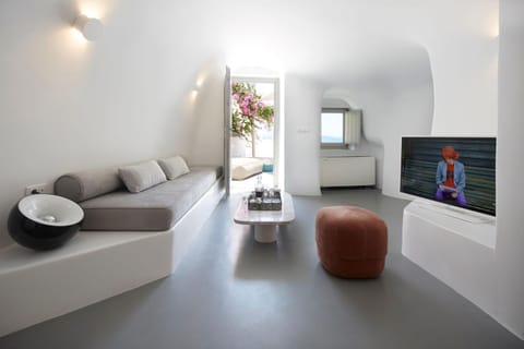 Elegant Santorini House 3 Bedroom Villa Caldera View-Outdoor Hot Villa in Oia