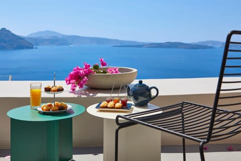 Elegant Santorini House 3 Bedroom Villa Caldera View-Outdoor Hot Villa in Oia