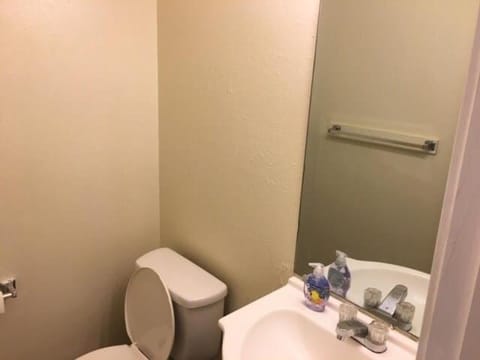 Quiet townhouse close to Fort Sill! House in Lawton