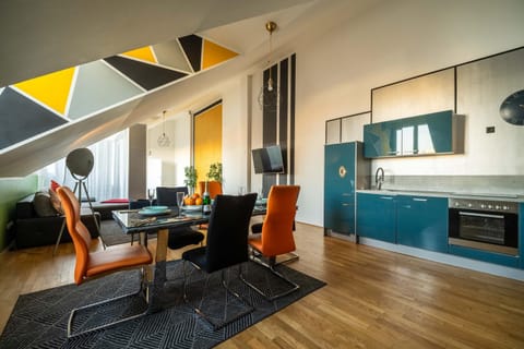 TV and multimedia, Coffee/tea facilities, Kitchen or kitchenette, Living room, Seating area, Dining area, dishwasher, microwave, oven, stove, toaster